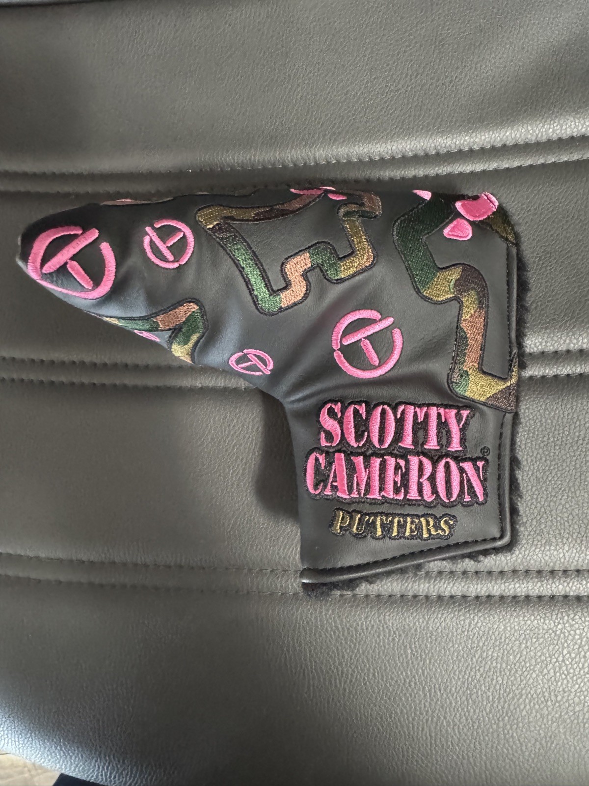 Scotty Cameron Camo Bulldog — Pink Camo